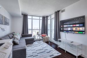Trendy Downtown Getaway by the Water