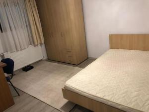 10 minute walking to Untold