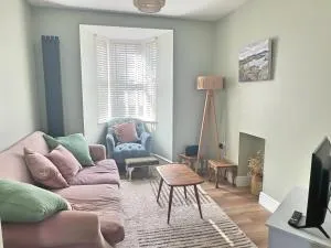 Charming 3 Bed Townhouse Near Llanddwyn Beach - Llanfairpwllgwyngyll