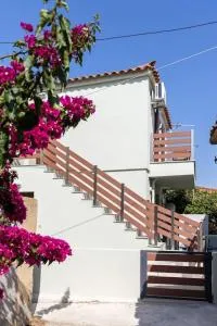 Το Σπίτι της Γιαγιάς 1 (Grandma's House 1) - Repanídhion