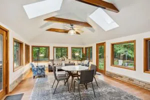 Log Cabin - Natures Oasis - Fire Pit & Gazebo - Euclid