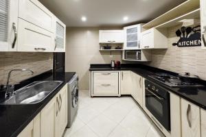 Flattering 2BDR - 5 min to Airport