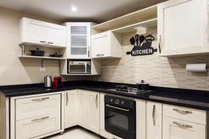 Flattering 2BDR - 5 min to Airport