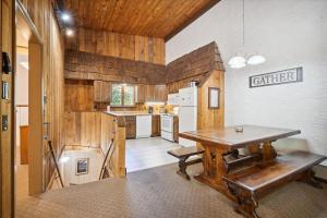 4-Bedroom Townhouse with Sauna Snow Flurry
