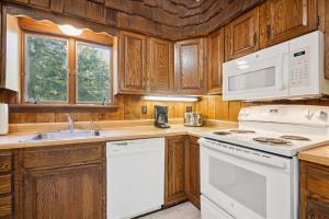 4-Bedroom Townhouse with Sauna Snow Flurry