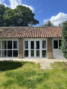 1 Bed Flat - Sleeps 2 - Pets - Parking - Wifi