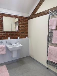 1 Bed Flat - Sleeps 2 - Pets - Parking - Wifi