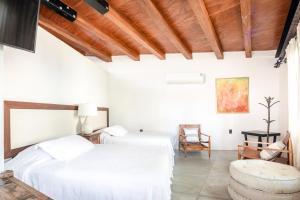 Welcome to Paradise - Luxurious Studio Oasis "Urania" with Pool and Lush Tropical Gardens