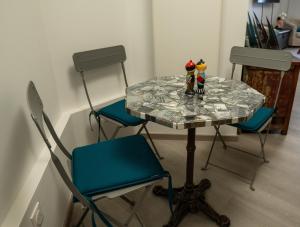 T2! 3 ou 4 personnes centre ville neuf avec garage