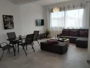 Emvasis Apartments - 阿约斯安德烈斯麦西尼亚斯