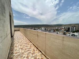 15th Floor flat with Fireplace & 3 big Balconies