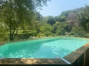 Gîte cévenol de caractère tout équipé, piscine, aire de jeu et jardin - Robiac