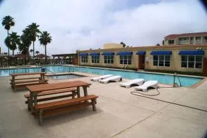 GV512 LUXURIOUS CONDO 3 min walk to beach, next Beach Park Isla Blanca - 布朗斯维尔