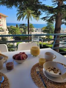 Grand T2 vue mer dans résidence de standing, parking, pointe croisette