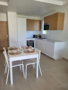 Grand T2 vue mer dans résidence de standing, parking, pointe croisette