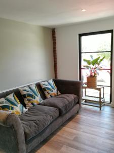 Hastings Casita, little house self contained garden lodge, close to town and seafront