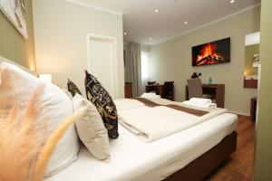 Superior Studio - Basement with Sofa Bed room in Hotel Attaché an der Messe