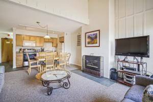 Three bedroom condo, Ski home Whiffletree E7