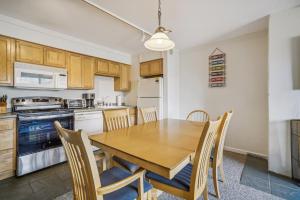 Three bedroom condo, Ski home Whiffletree E7