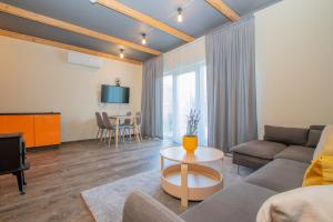 HomeMaker Apartment, By Cohost