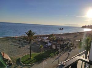 Apartamento tres habitaciones primera línea de playa