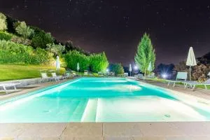 La Ferriera Exclusive Resort - Pool & Waterfall - Gropina