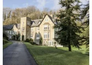 Sheplegh Court Charming Cottage and Pools within Stunning Grounds - East Allington