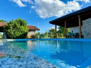 Crystal pool - Pokoj