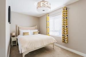 3 Bedroom Modern Townhouse with Garage Parking