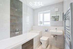 3 Bedroom Modern Townhouse with Garage Parking