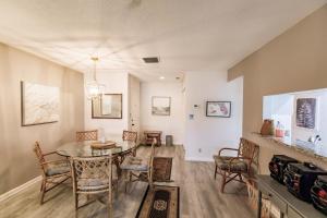 6061 EPW Steps from the Intracoastal Waterway