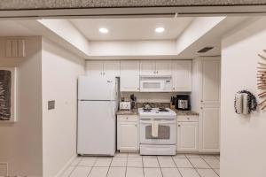 6061 EPW Steps from the Intracoastal Waterway