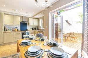 3 Bedroom Modern Townhouse with Garage Parking