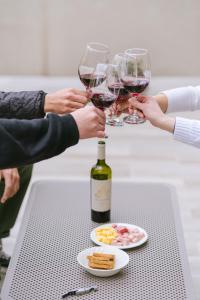 Le Montreal Apartments