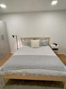 2-bedroom with pool, walk to beach & town