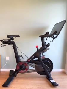 2-bedroom with pool, walk to beach & town