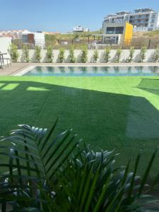 2-bedroom with pool, walk to beach & town