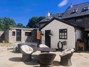 Dawel Lodge with Hot Tub and Logfire