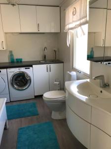 Beautiful lake house with first class view !