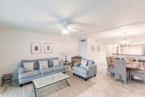 1200-607 Enjoy Relaxing Bayfront Bliss