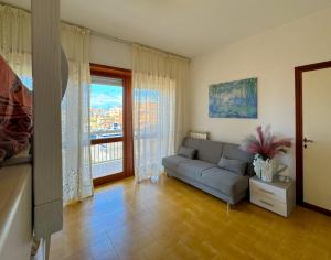 NINFEA SEAVIEW APARTMENT - Elegant, Bright and Spacious, Steps from the Sea & Station