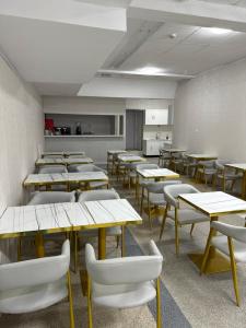 min hostel reverencia