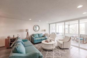 1125-407 StepCoastal Paradise