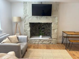 Cosy modern miners cottage