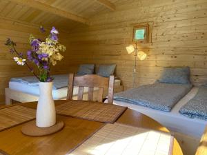 Marika Puhkeküla - Nurgatalu Öömaja "shared bathroom"