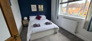 Beautiful 2 bed flat with parking and small pets allowed - Goring by Sea