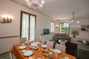 Villa Alberti 900m from Garda Lake