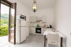 Villa Alberti 900m from Garda Lake