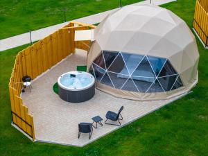 Diamond Glamp & Jacuzzi