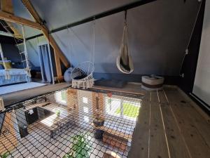 Chalet industriel avec filet et spa